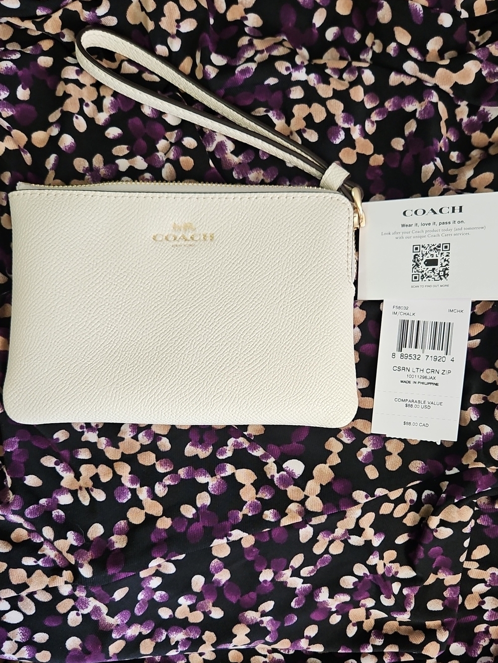 NWT Coach Chalk Leather Zip Wristlet with Gold Logo